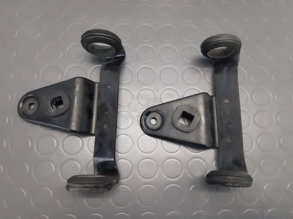 Fixation de phare Suzuki GS25X année 1980 – Image 2