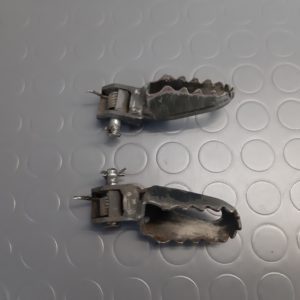 Repose-pieds Yamaha DT 125 2A8 année 1980-82