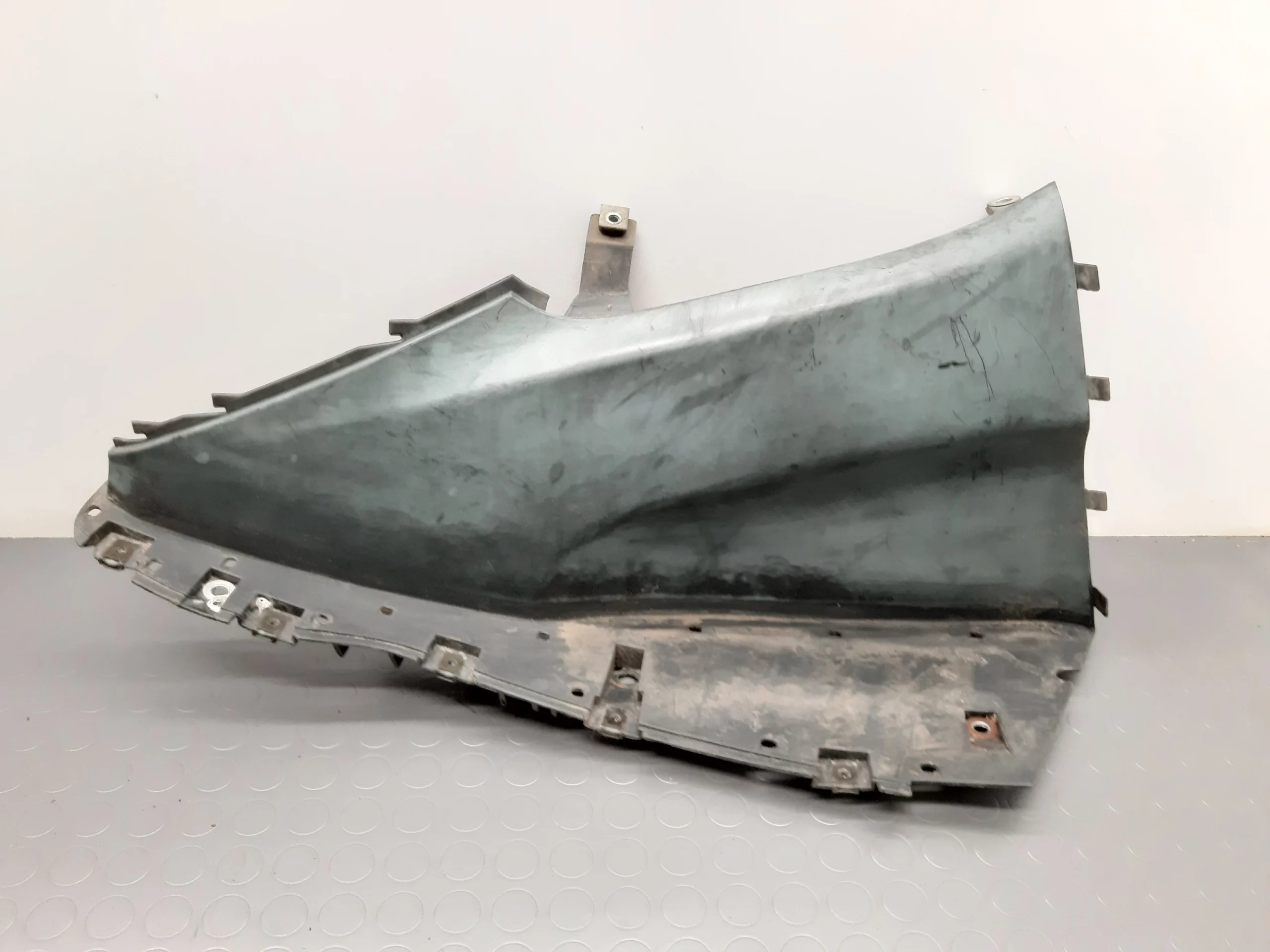 Footrest right 46.63-2 328 868 BMW C1 125 Yr.
2000-2003