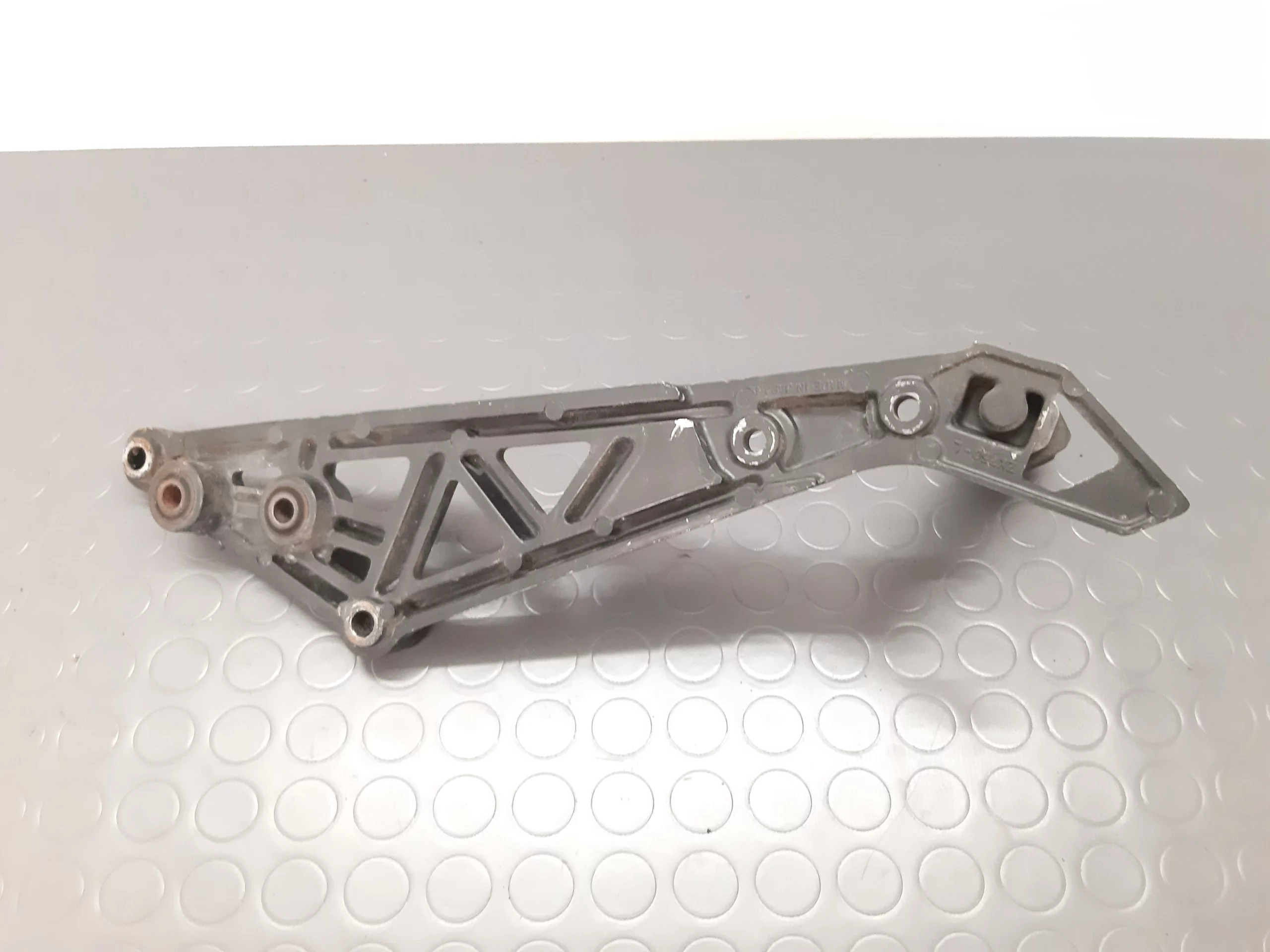 Footrests left Kawasaki GPZ 750 (ZX750A) year 1982-83 - Image 2