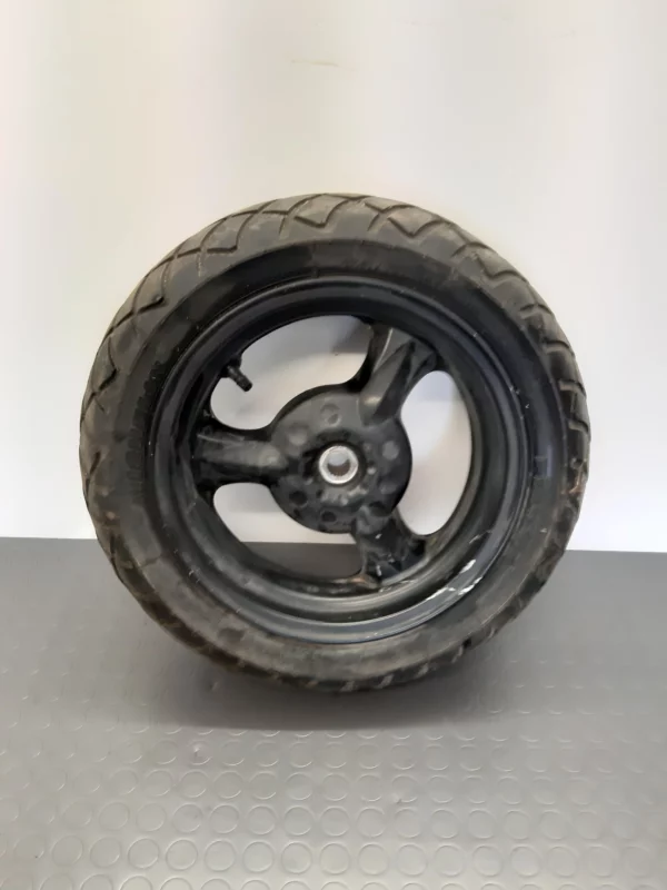 Roue arrière Suzuki AY 50 AA Katana année 1997-06