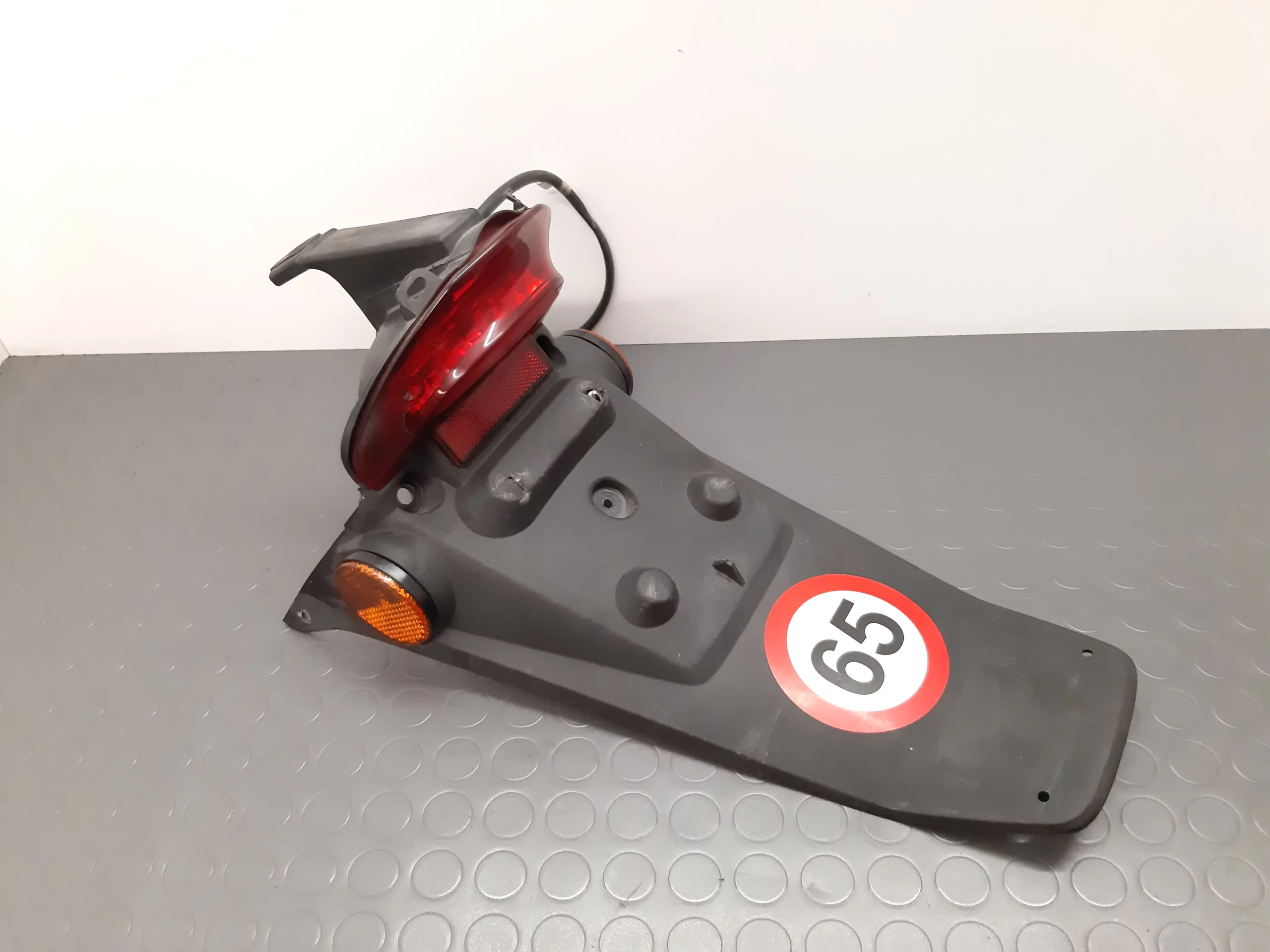 Paraspruzzi posteriore/luce posteriore Honda X8R-S 50 (SZX50S) anno 1998-04