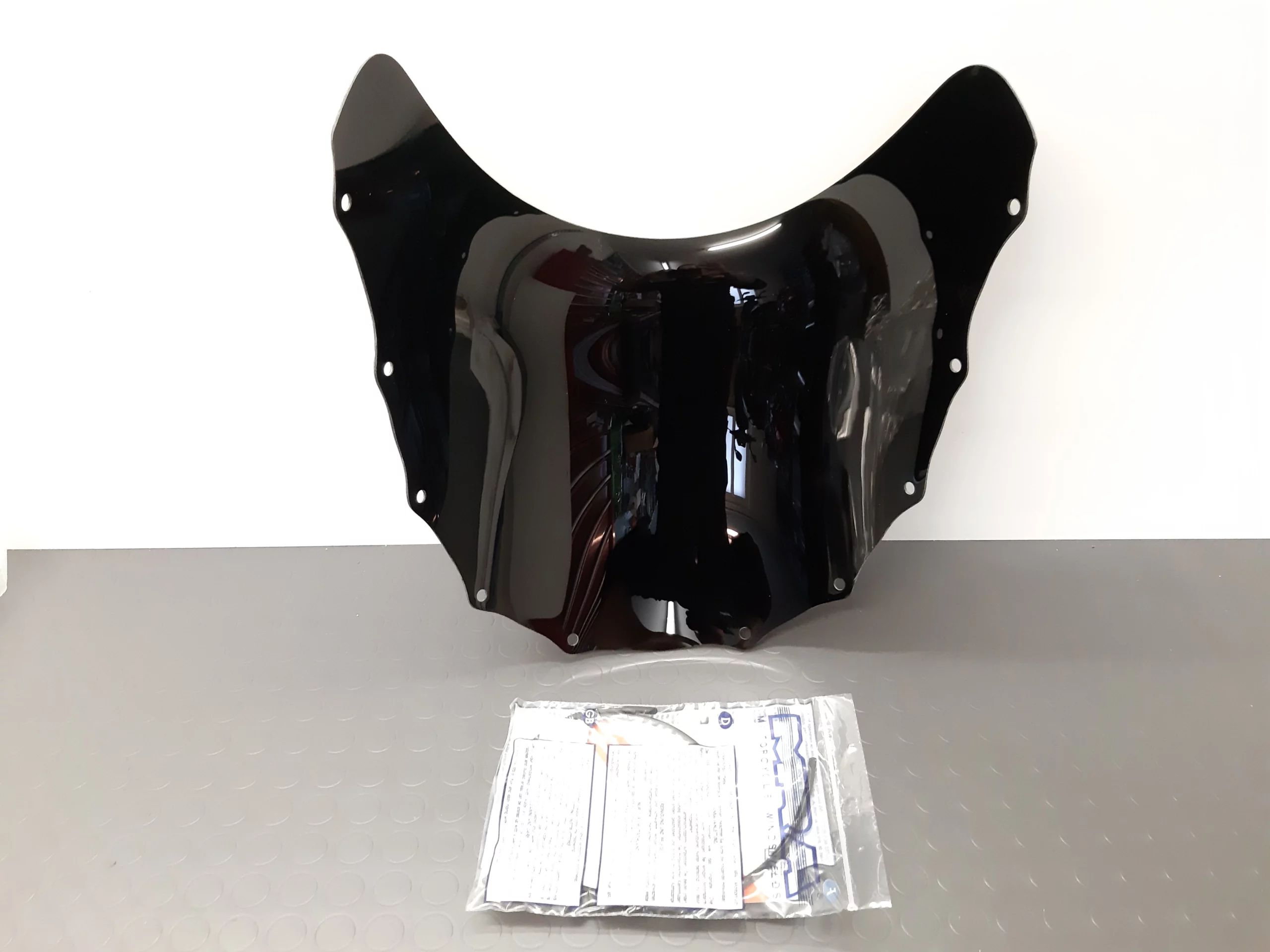 MRA flache Spoilerscheibe Kawasaki ZXR 750 '93, '94 – Bild 2