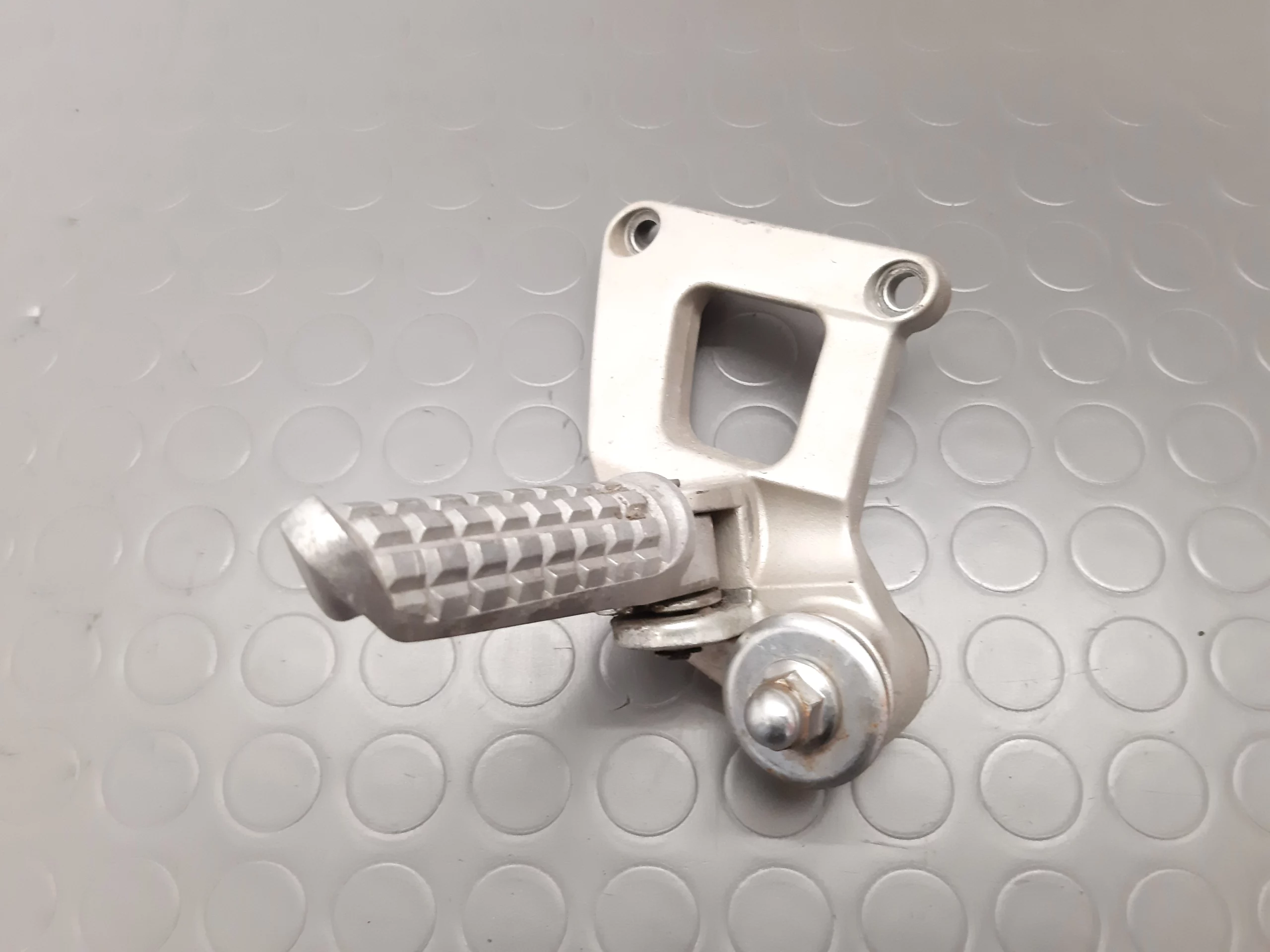 Fussrasten links Kawasaki ZZR 600 (ZX600E) Jg. 1993-2005