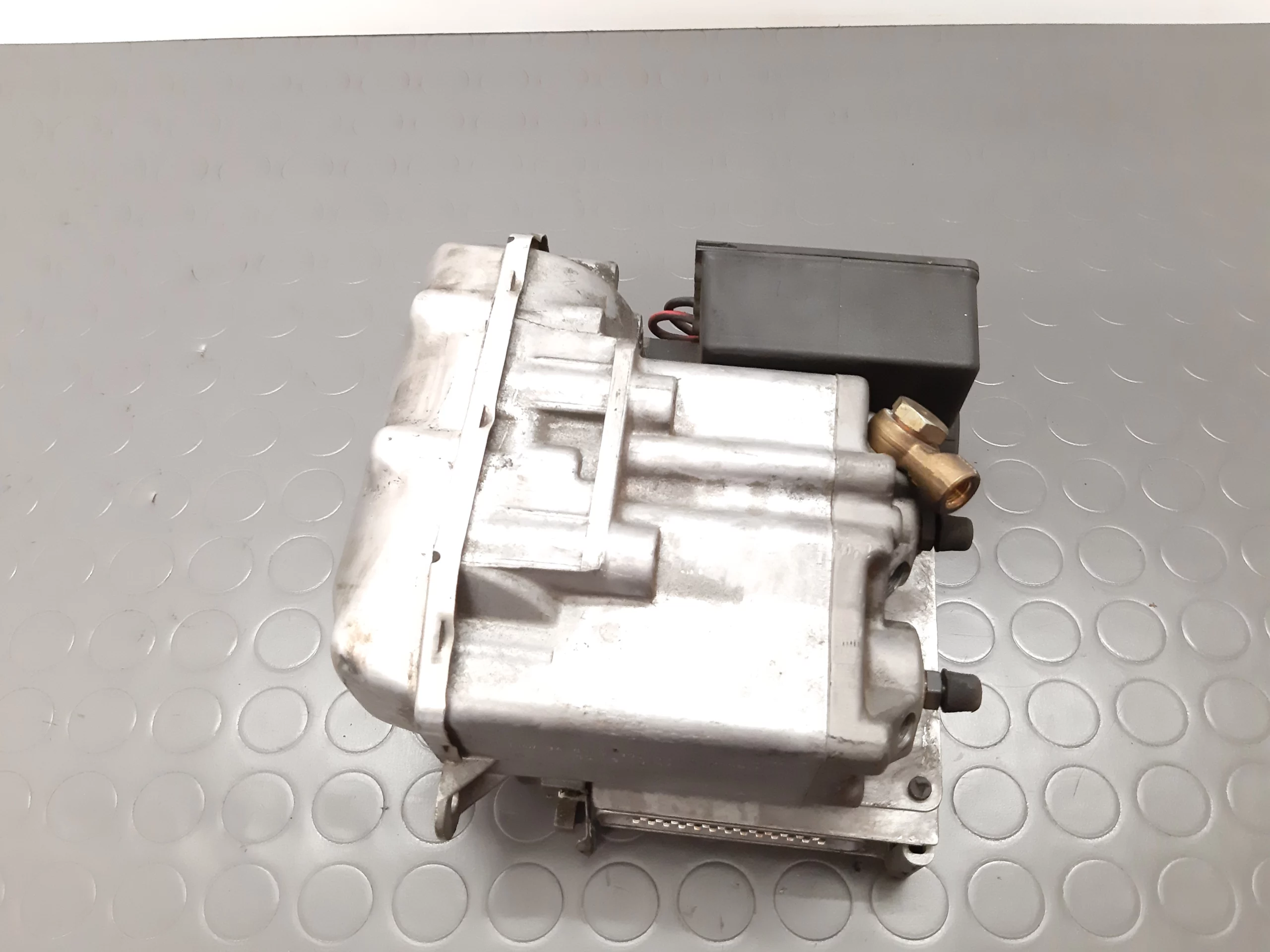 Module de pression du calculateur ABS (34.51-2 306 430 E) – Image 2