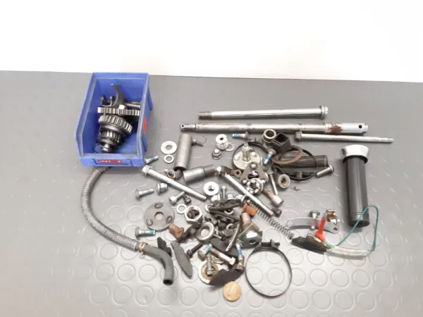 Vis et pièces diverses Yamaha XV 1100 Virago année 1986-1999