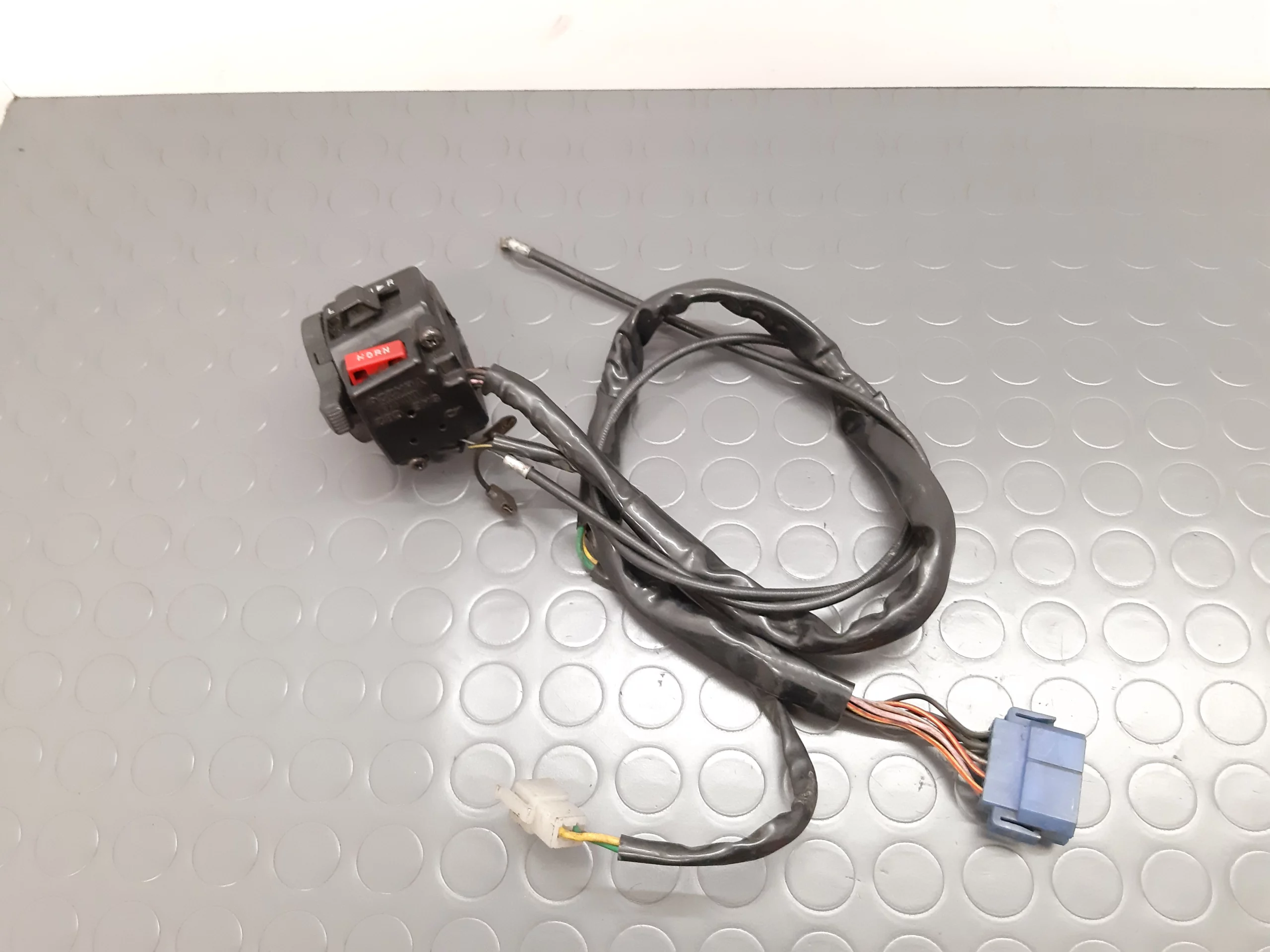 Interrupteur Yamaha FJ 1100 (47E) année 1984-85