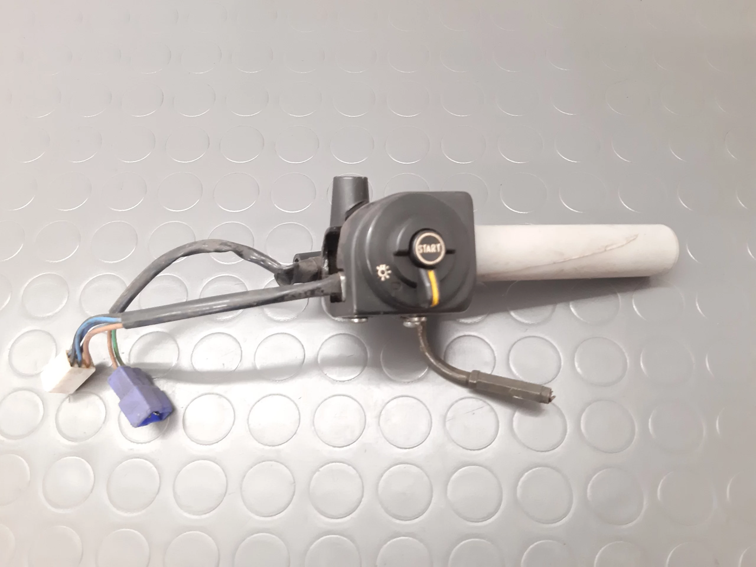 Interrupteur Yamaha XC 125 BELUGA année 1990-98