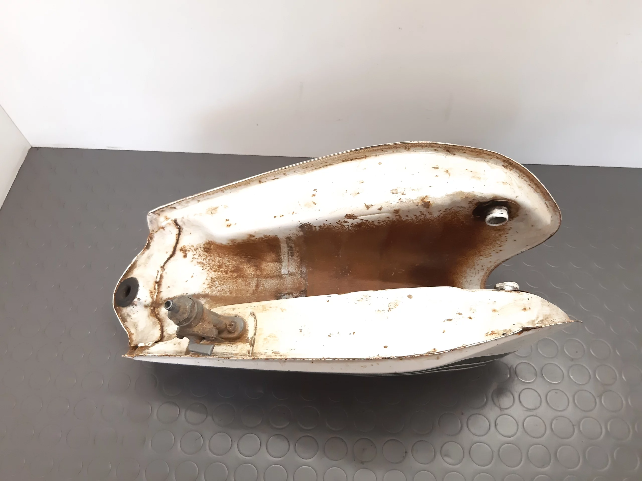 Serbatoio Yamaha DT 125 1F9 anno 1977 - immagine 4