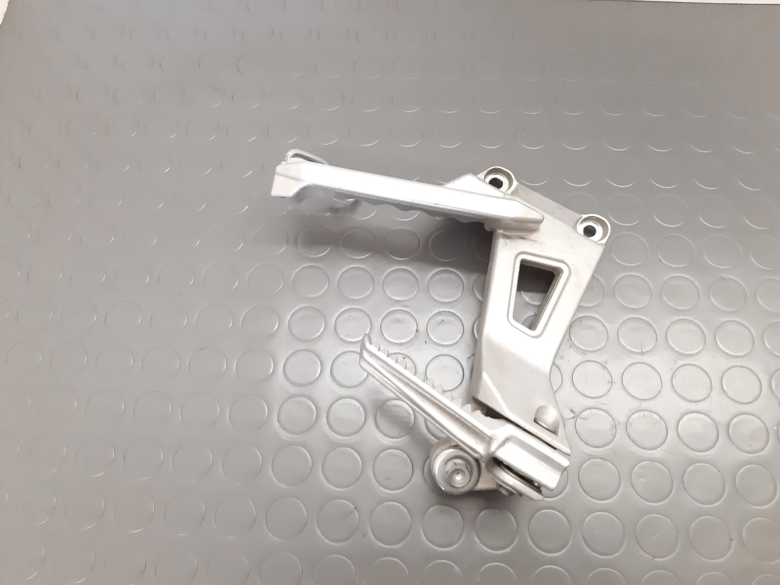 Rear right footrests Honda VFR 750 F (RC24) Yr. 1985-89