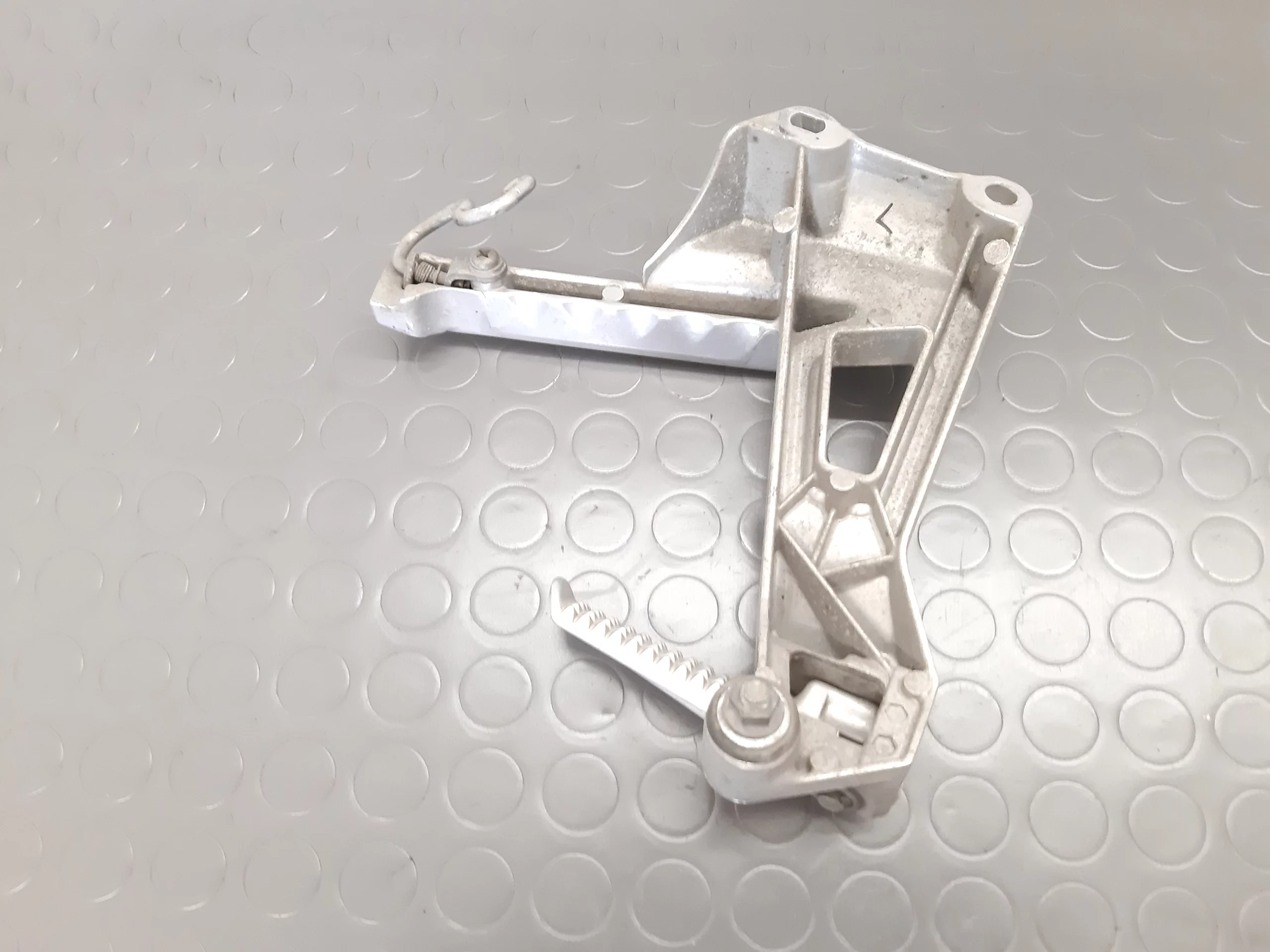 Rear left footrests Honda VFR 750 F (RC24) Yr. 1985-89 - Image 2