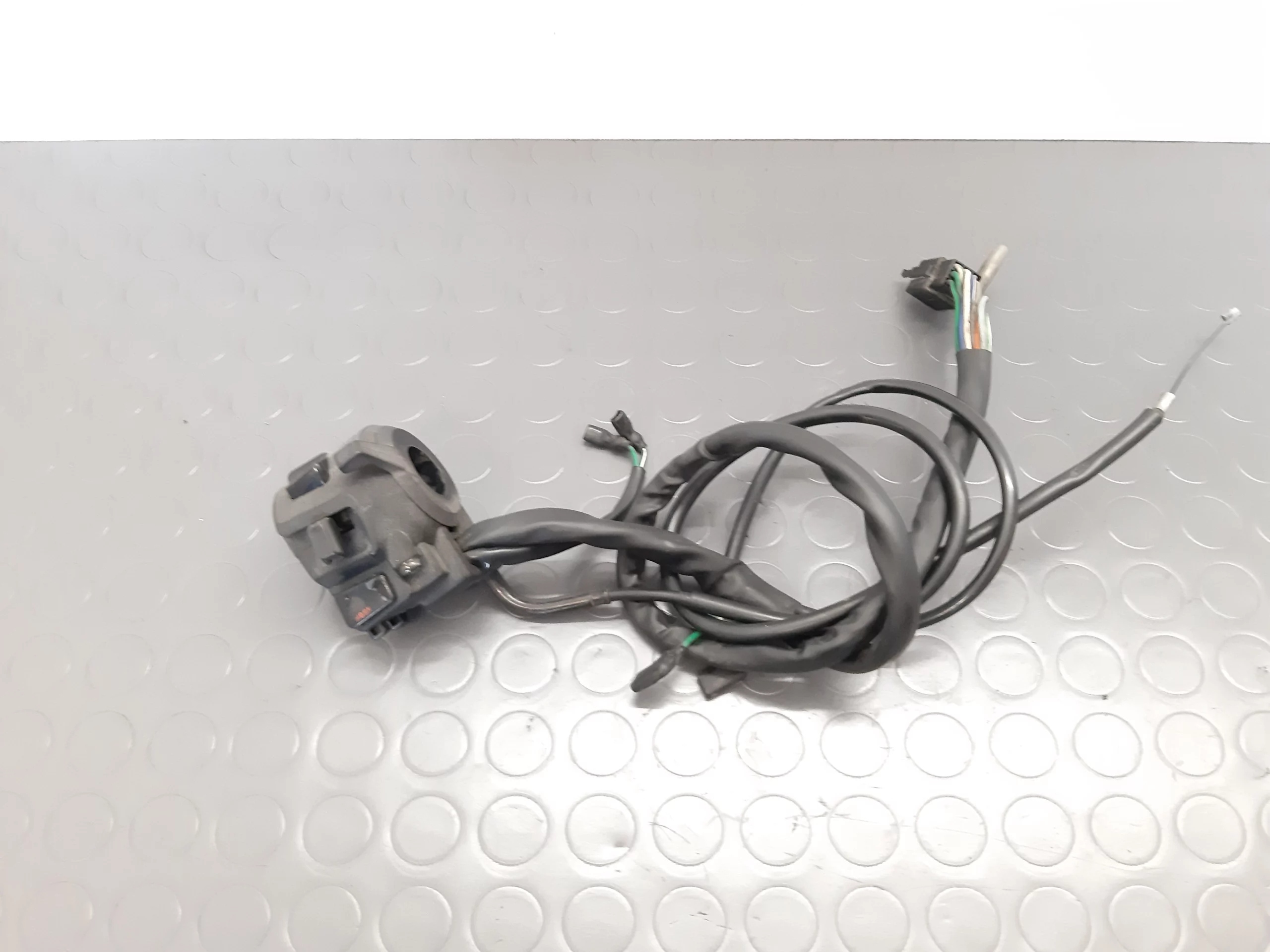 Interruttore Honda VFR 750 F (RC24) anno 1985-89 - immagine 2