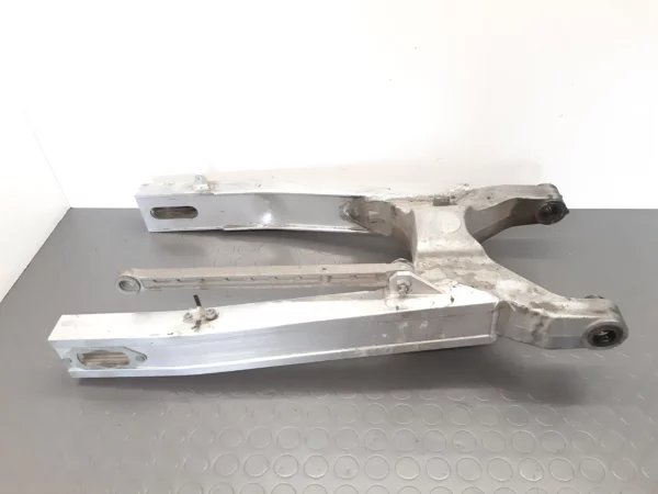 Bras oscillant Honda VFR 750 F (RC24) année 1985-89