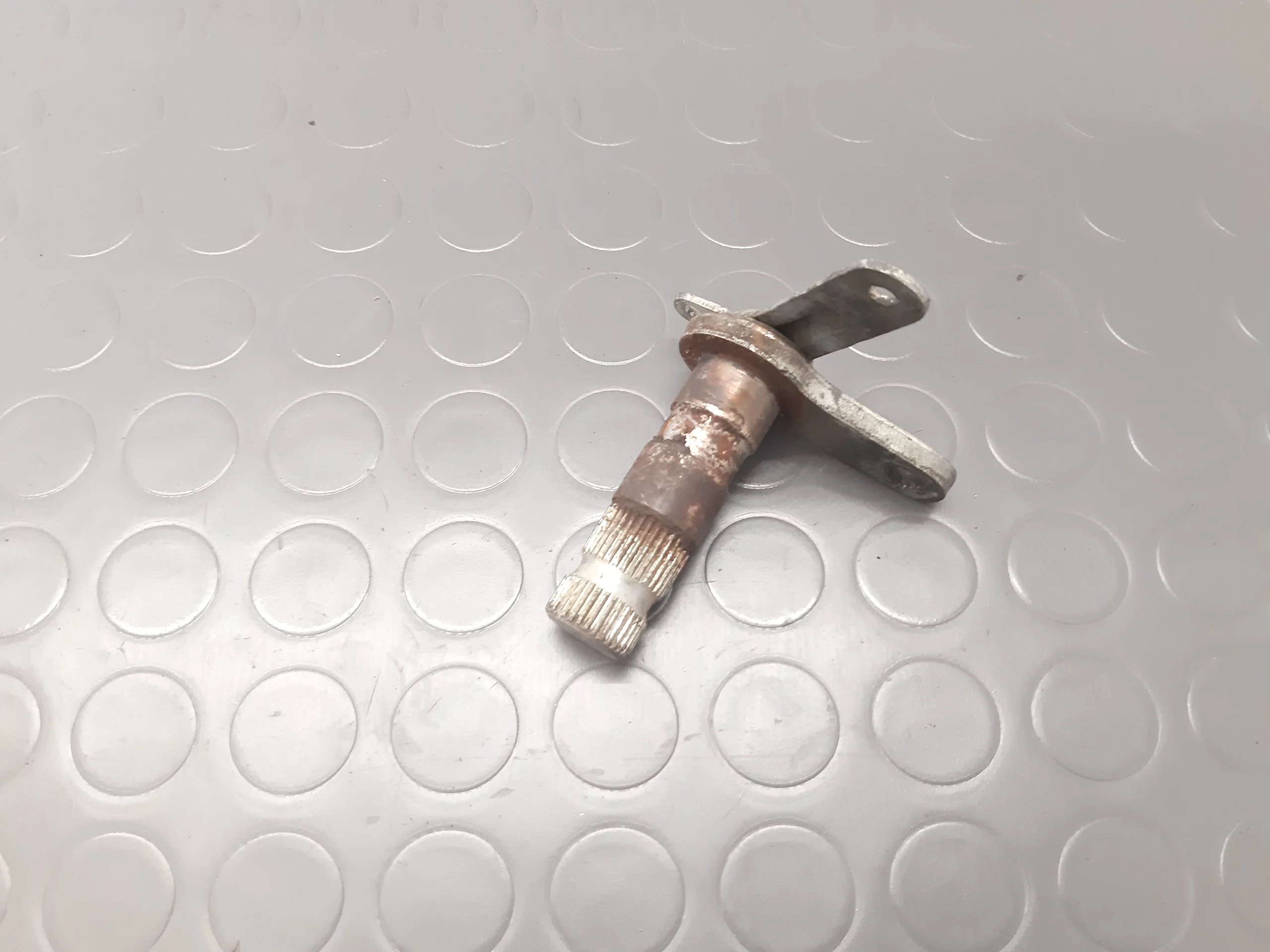 Montaggio del pedale del freno Yamaha FZX 750 Fazer anno 1986-90