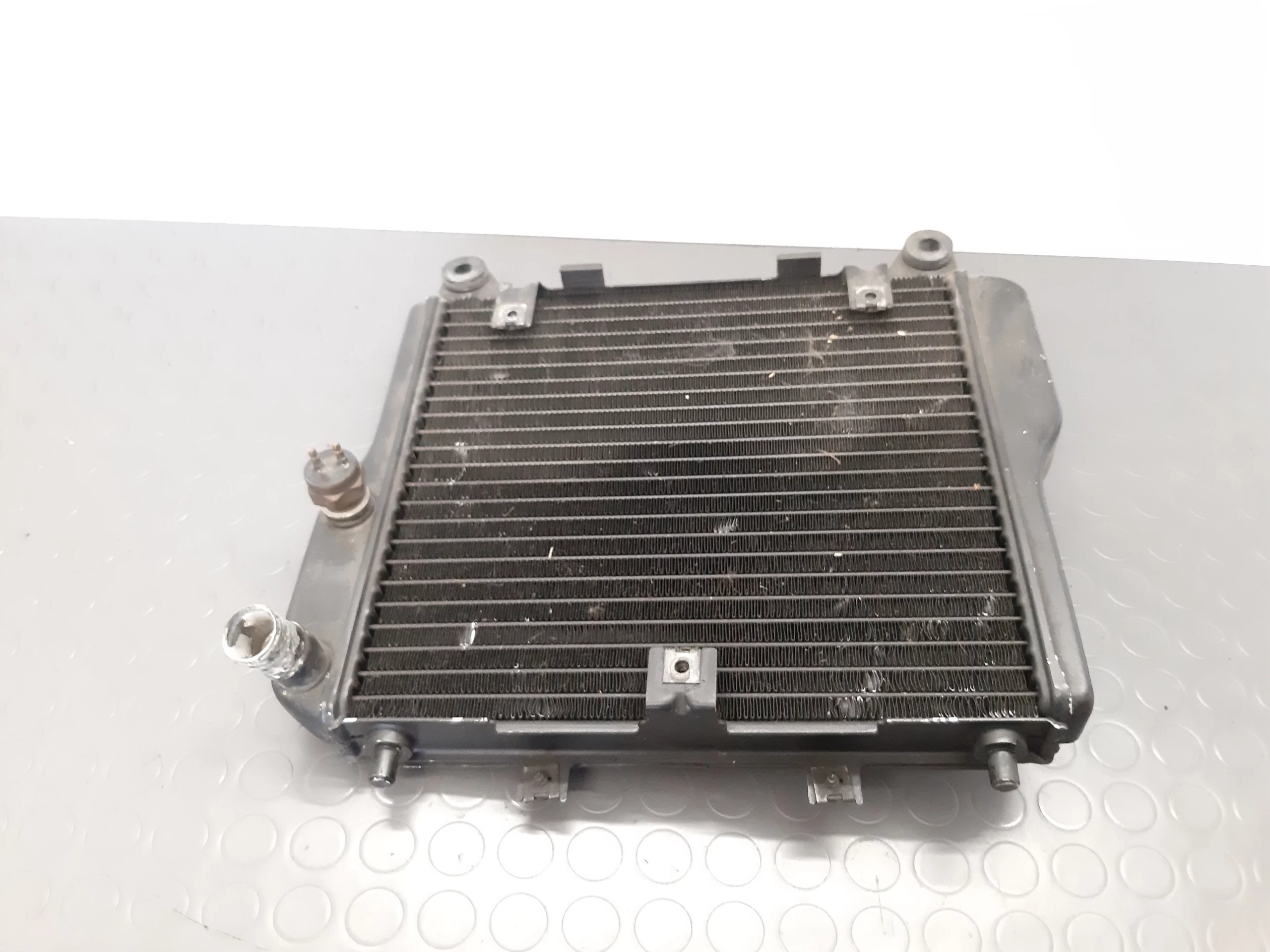 Radiateur Kawasaki GTR 1000 année 1986-94 – Image 2