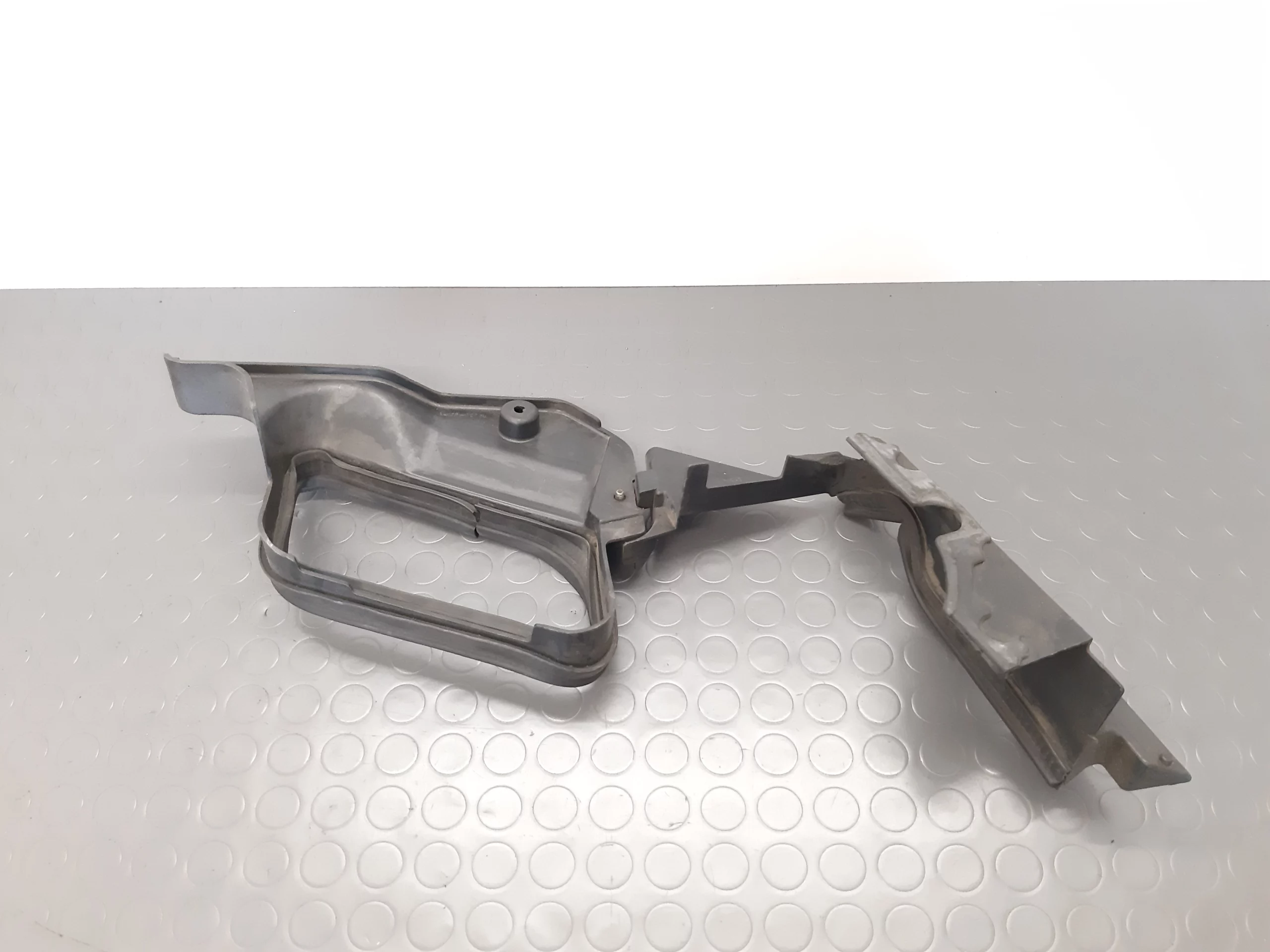 Bracket Kawasaki GTR 1000 Yr. 1986-94 - Image 2