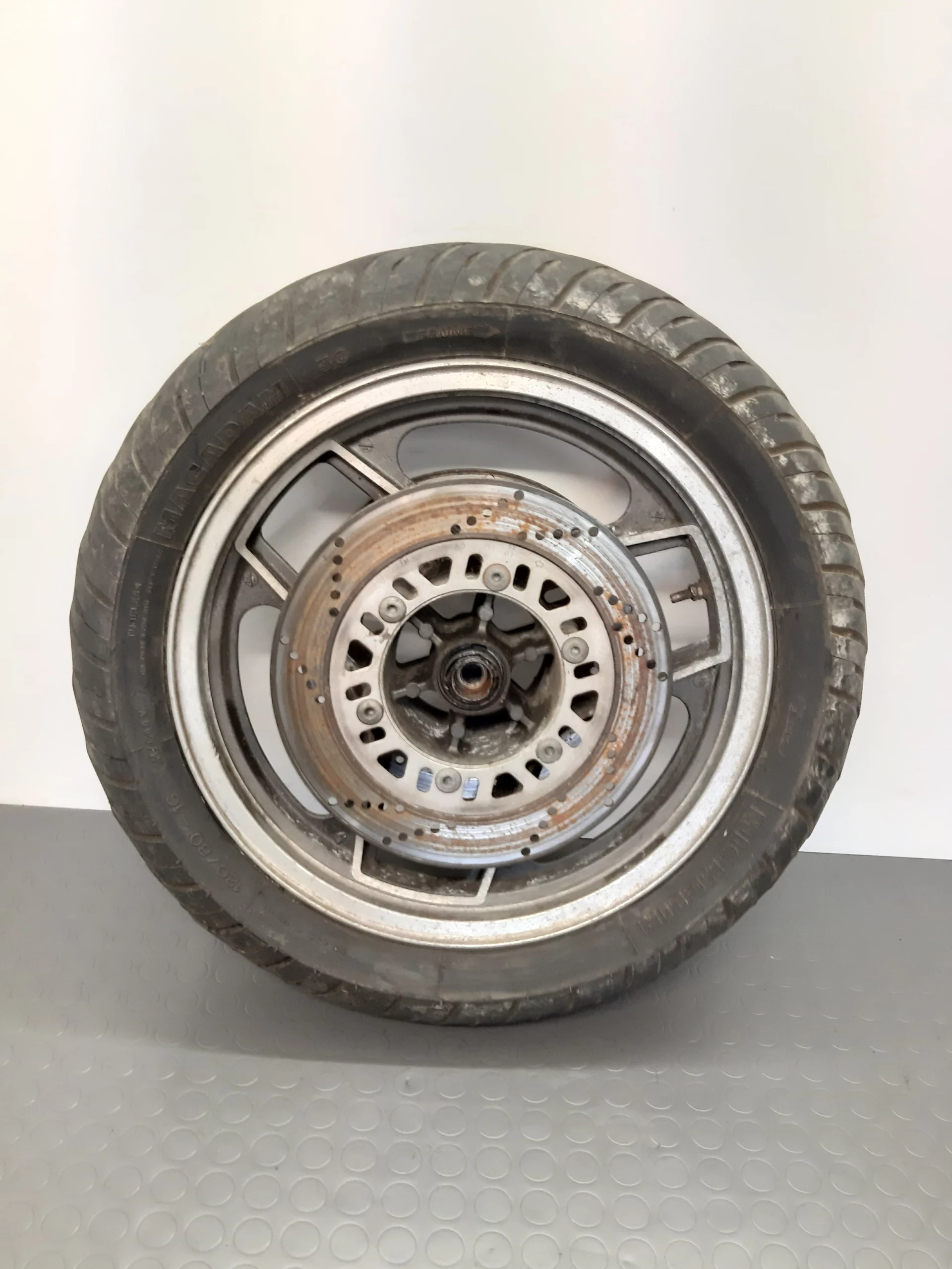 Front wheel Kawasaki GPZ 900 R (ZX900R) year 1984-93 - Image 2
