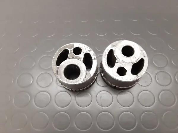 Fixation de l'axe de roue arrière Kawasaki GPZ 900 R (ZX900R) année 1984-93 – Image 2