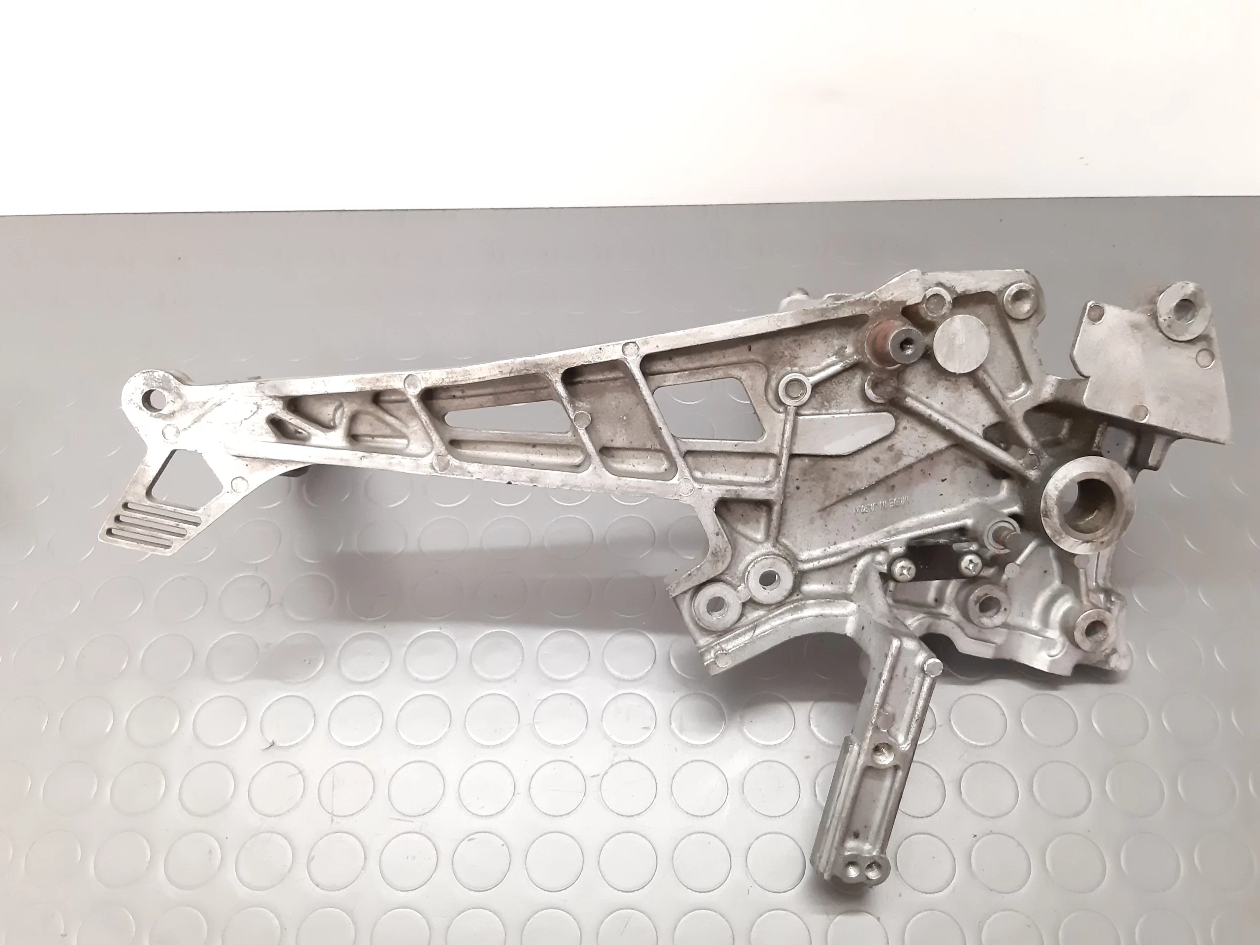 Footrests right Kawasaki GPZ 900 R (ZX900R) year 1984-93 - Image 2