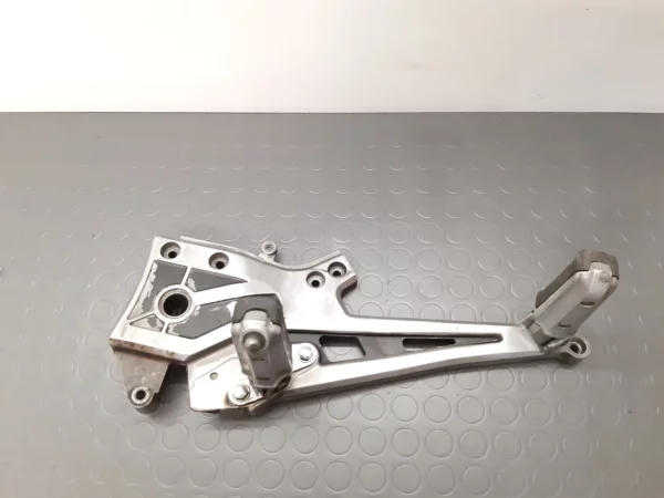 Fussrasten links Kawasaki GPZ 900 R (ZX900R) Jg. 1984-93 – Bild 2