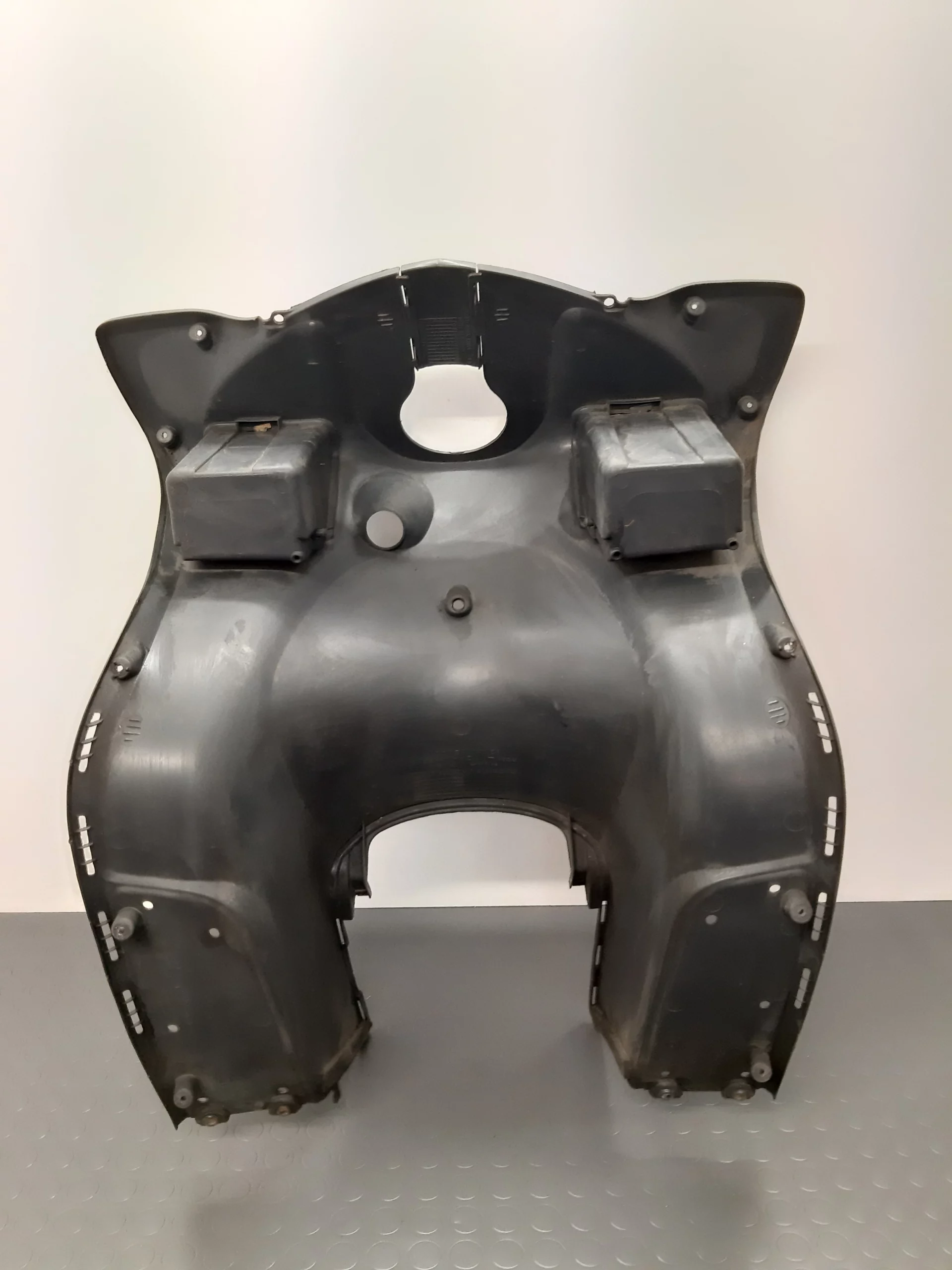 Beinschild HONDA FES 125 PANTHEON (JF05) Jg. 1998 2002 – Bild 2