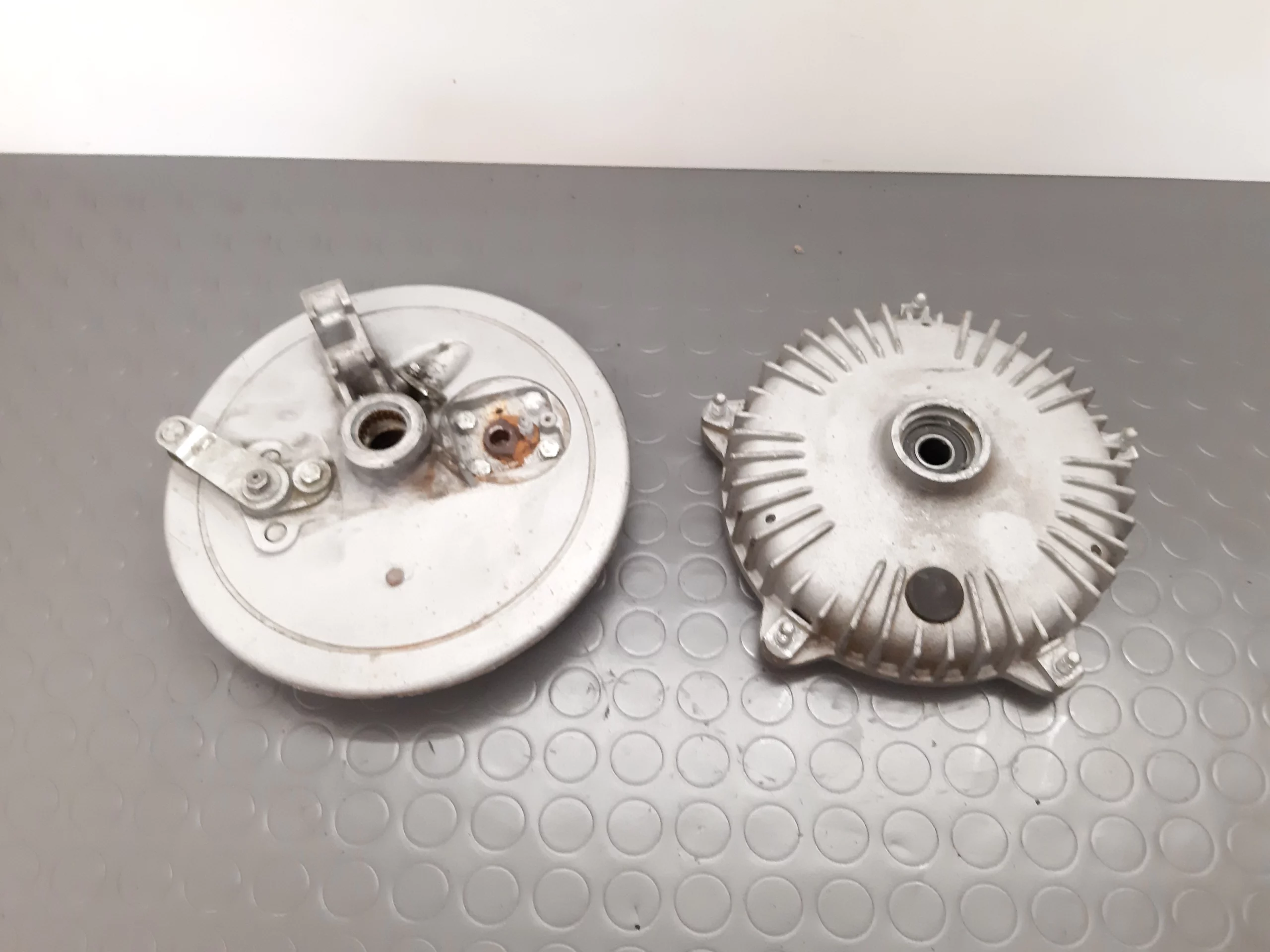 Trommelbremse vorne Piaggio Vespa Cosa 125 Jg. 1988-91 – Bild 2