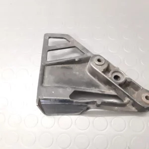 Fixation repose-pieds gauche Yamaha FZ 750 (1FV) année 1985-93 – Image 2