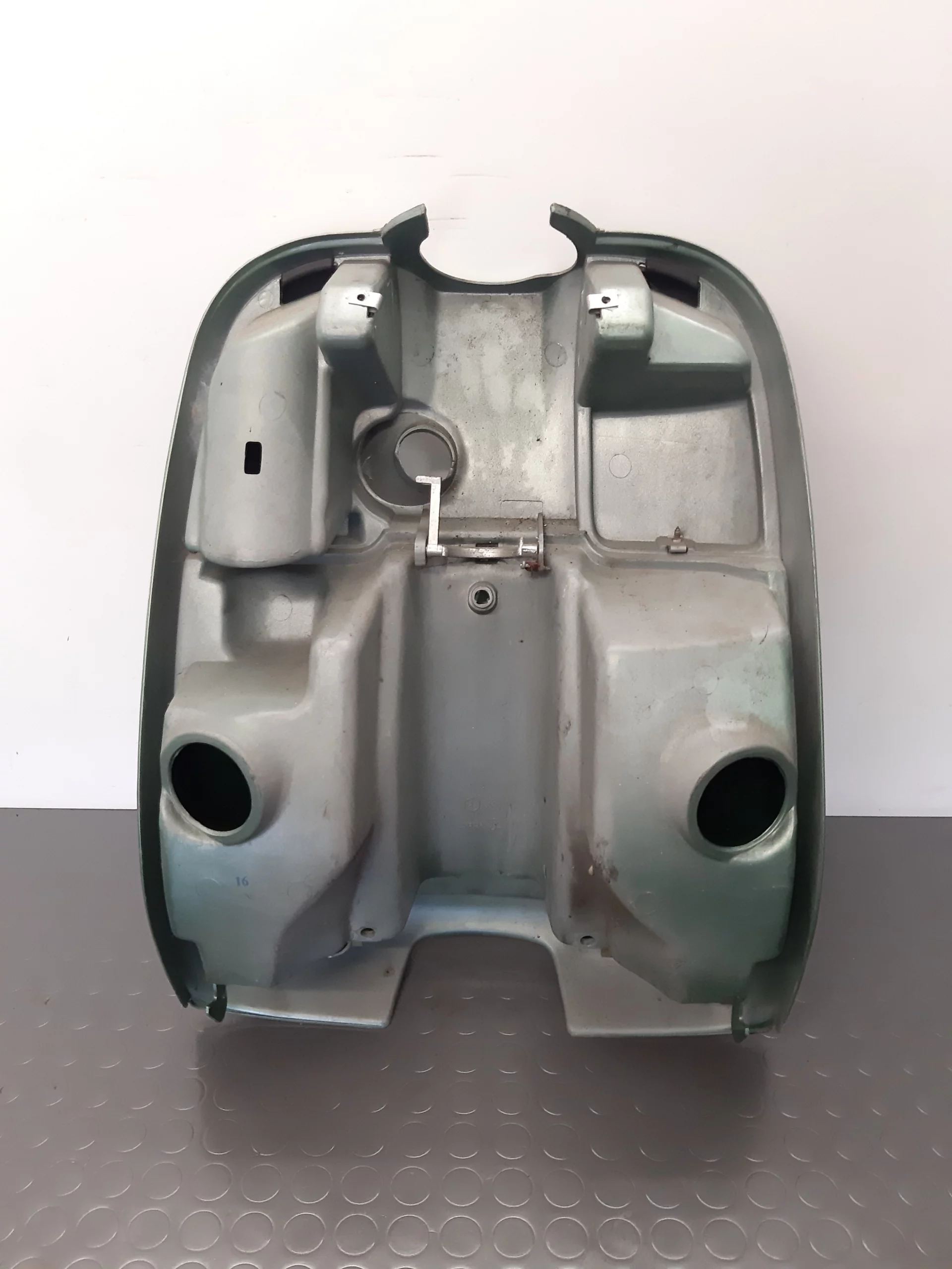 Beinschild Piaggio Vespa ET4 125 Jg. 1996-99 – Bild 2