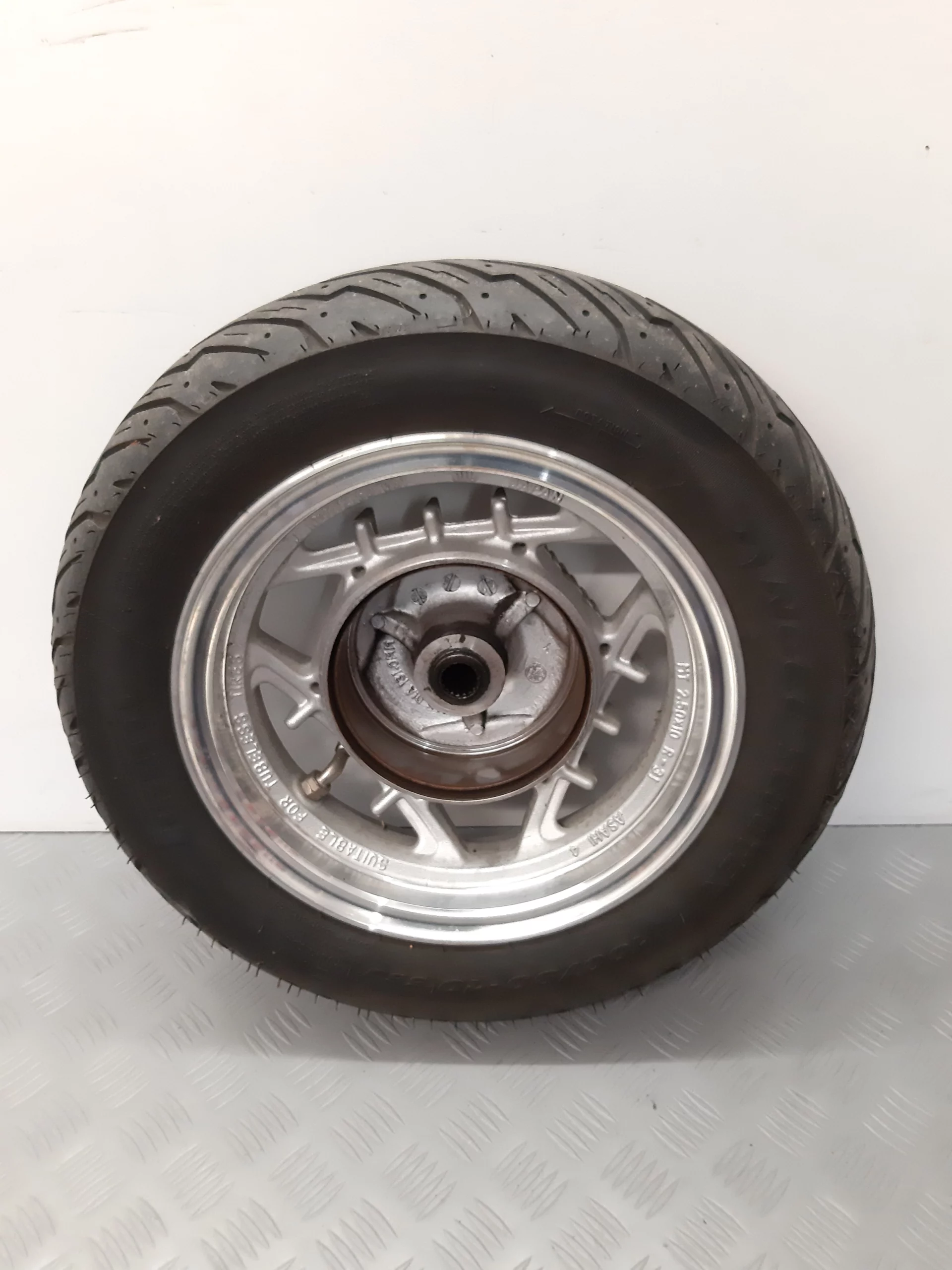 Ruota posteriore Yamaha XC 125 BELUGA anno 1990-98 - immagine 2
