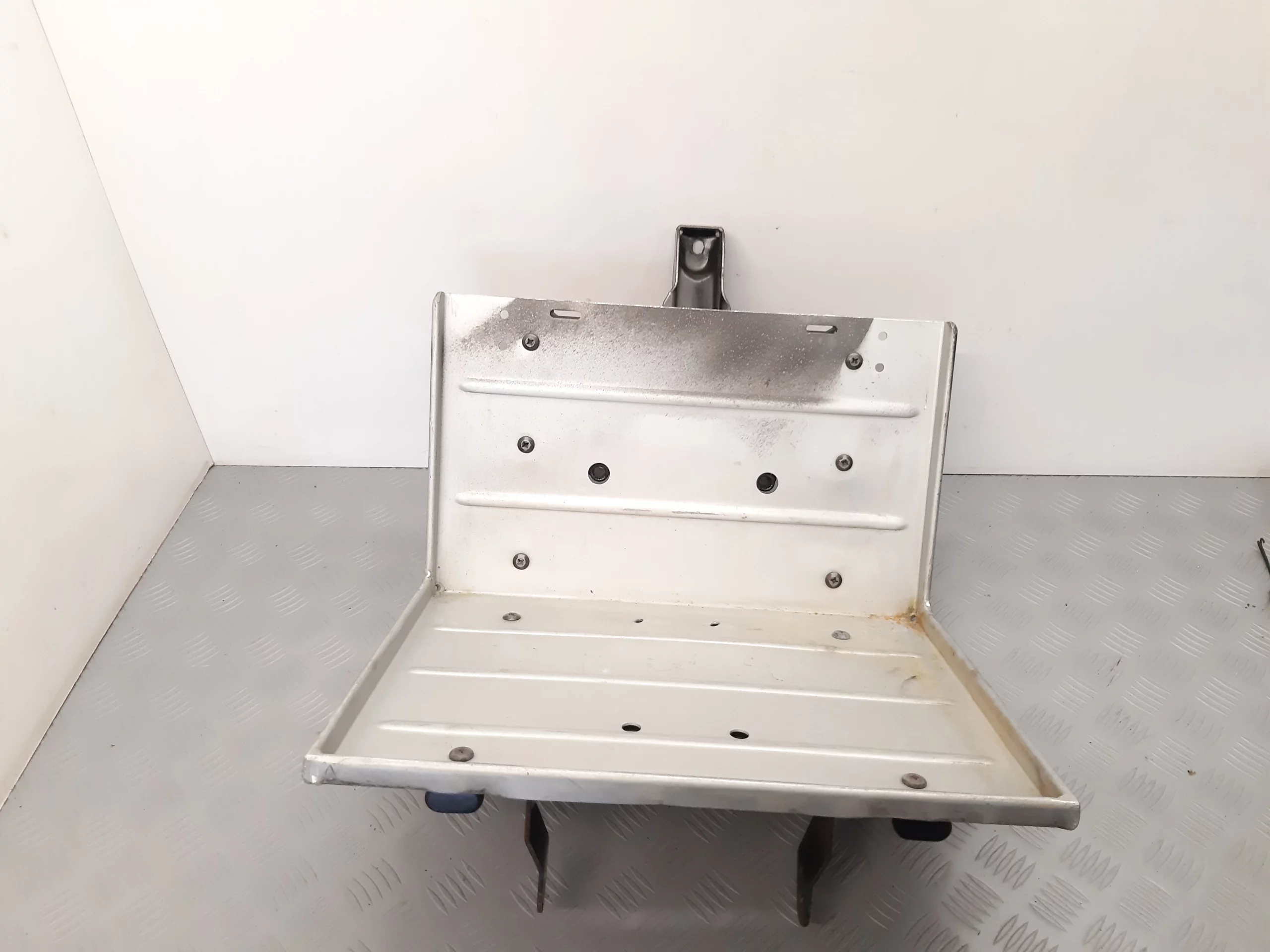 Post Träger vorne Piaggio Liberti 125 Jg. 2004-09