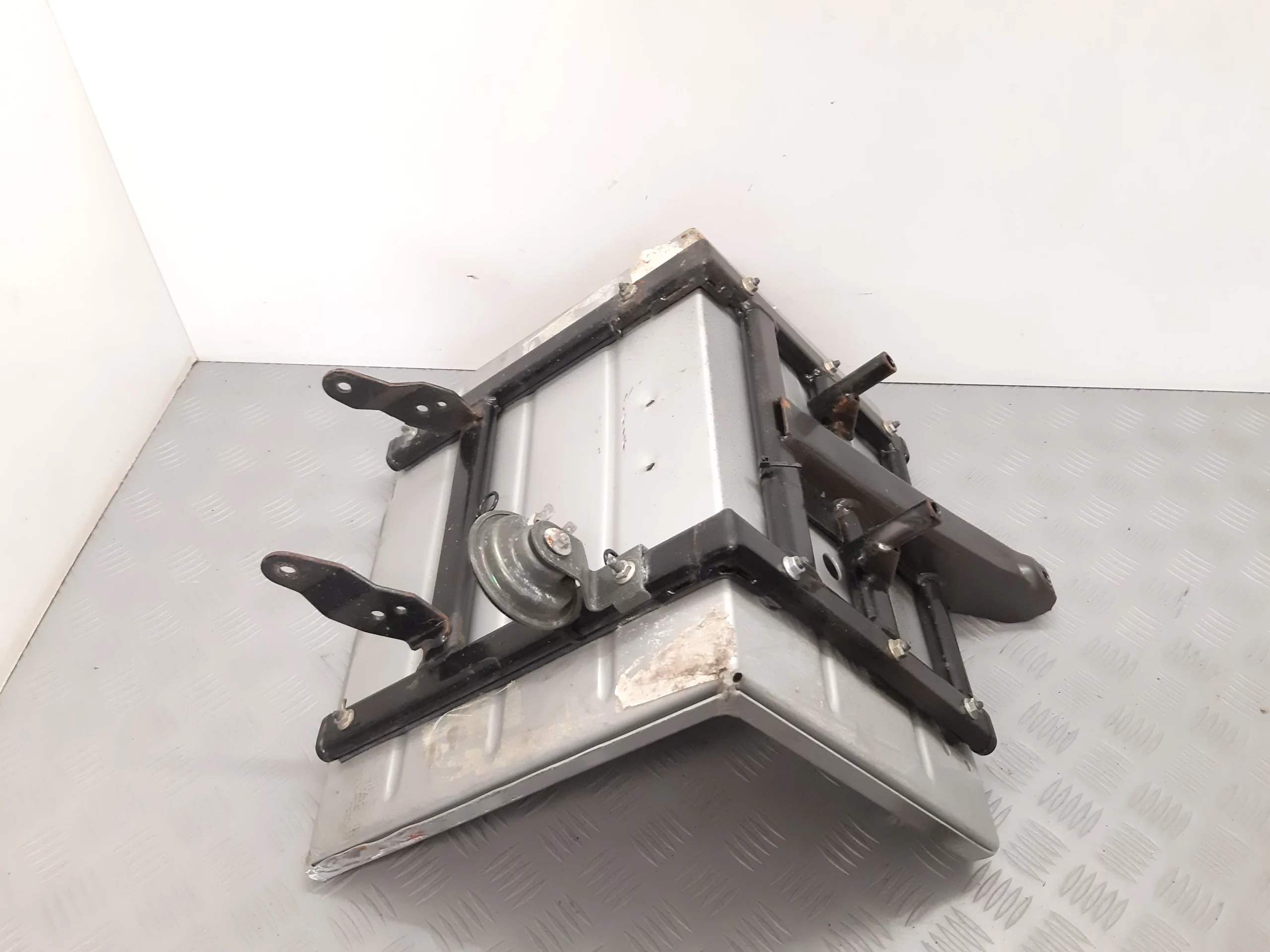 Post Träger vorne Piaggio Liberti 125 Jg. 2004-09 – Image 2